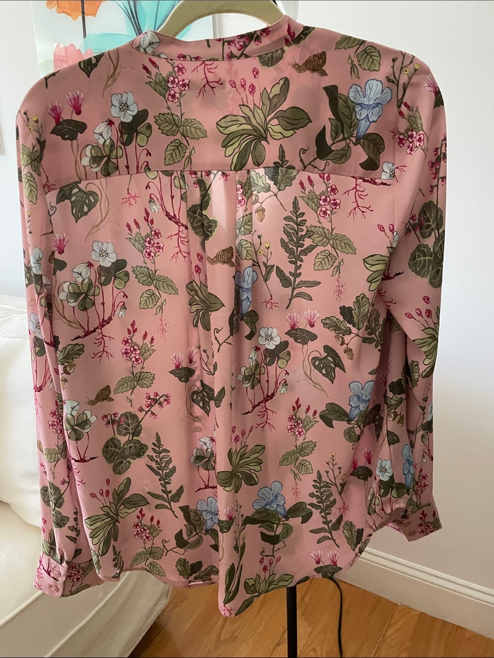 Ann Taylor Blush Pink Botanical Print Button-Front Blouse - Picture 5 of 6